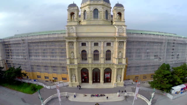 National-Vienna-Museum-Natural-History-aerial-shot-architecture.-Beautiful-aerial-shot-above-Europe,-culture-and-landscapes,-camera-pan-dolly-in-the-air.-Drone-flying-above-European-land.-Traveling-sightseeing,-tourist-views-of-Austria.