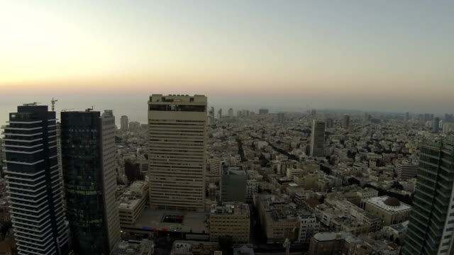 Tel-Aviv-Stadt-Sonnenuntergang-Zeitraffer-von-Bürogebäuden