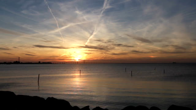 Sunset-Time-Lapse-over-Oresund-bridge-and-water