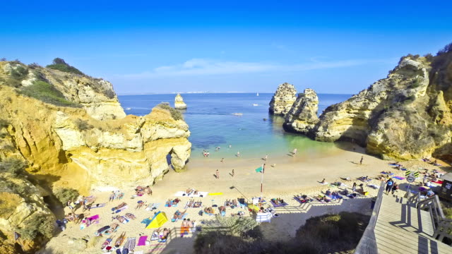 Hermosa-playa-Praia-hacer-Camilo,-Lagos-ciudad,-Algarve,-Portugal