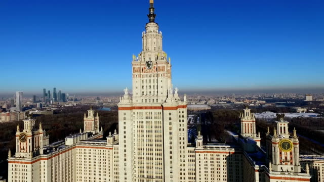 Luftbild-von-Moskau-mit-dem-Zustand-Universität,-MGU-und-Wolkenkratzer-komplexe