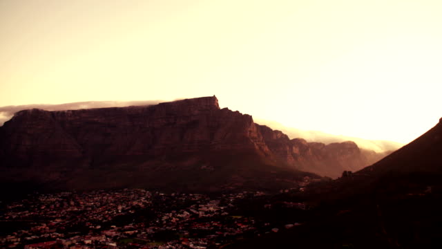 beautifuly-majestic-shot-of-Table-Mountain-in-Cape-Town-South-Africa