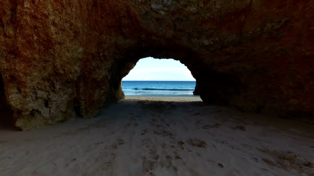 Natürlichen-Felsen-auf-Praia-Tres-Bromberg-der-Algarve,-Portugal