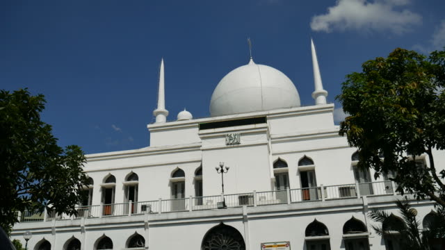 Al-Azhar-Mosque-in-Jakarta,-Indonesia