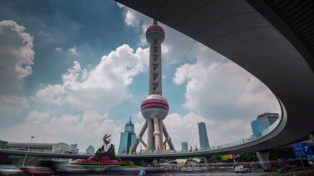 China-día-de-verano-Shangai-panorama-Plaza-de-ciudad-famosa-torre-4k-lapso-de-tiempo