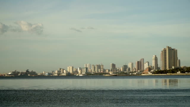 Ciudad-con-rascacielos-y-edificios.-Filipinas,-Manila,-Makati
