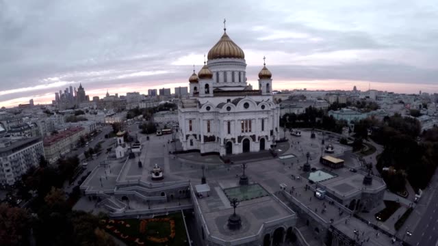 Luftaufnahme-des-großen-Bau-der-Kathedrale-von-Christus-dem-Erlöser.-Berühmte-orthodoxe-christliche-Kirche-und-Moskau-anzeigen.-Russland.