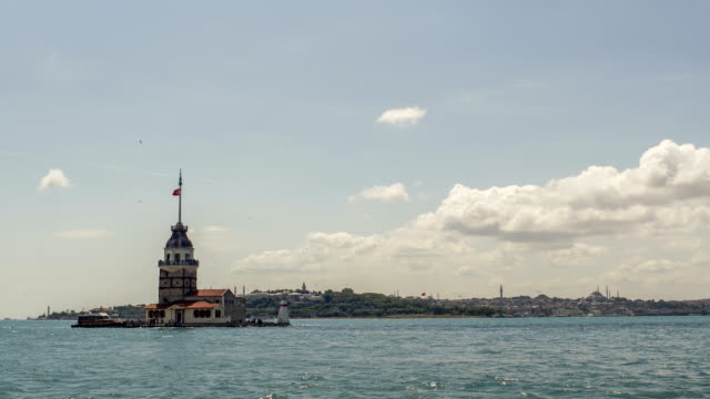 Maiden-Tower-und-Zeitraffer-Bosporus,-Istanbul,-Türkei