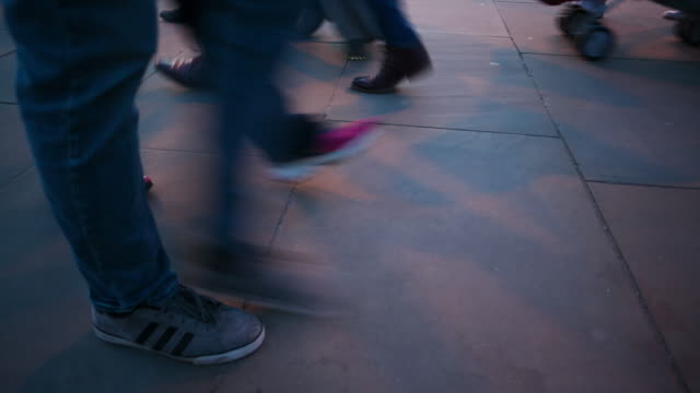 Time-lapse-of-commuters-legs-at-dusk
