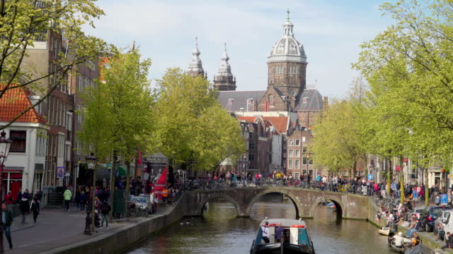 Un-día-muy-ajetreado-en-la-ciudad-de-Amsterdam