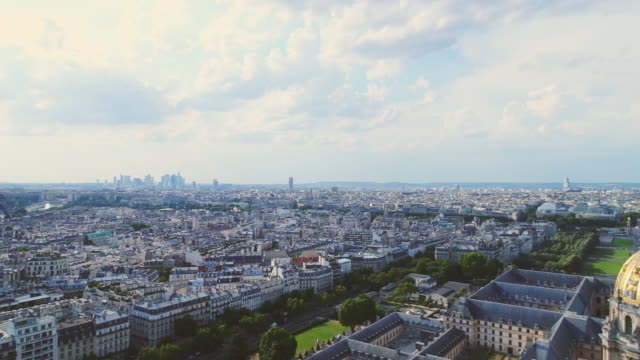 Luftbild-von-Paris-mit-Les-Invalides