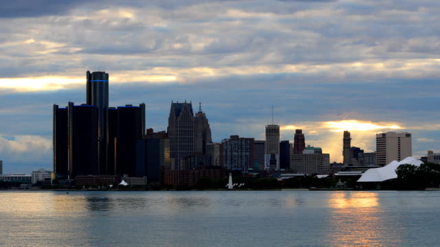 Detroit-Skyline-from-Belle-Isle-at-twilight