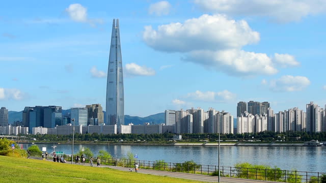 Seoul-City-Skyline-und-Lotte-Tower-in-Seoul,-Südkorea