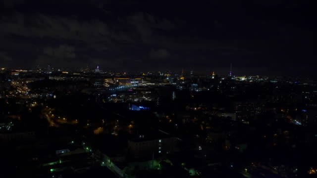 Moskau:-Ansicht-von-oben-die-Stadt-bei-Nacht-4K