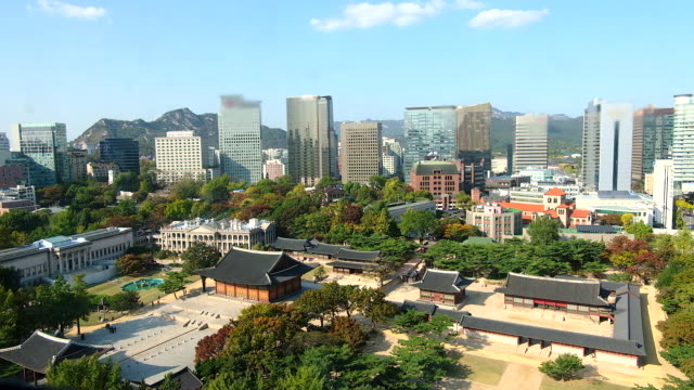Ansicht-des-königlichen-Palast-Deoksugung-im-Herbst-in-Seoul-Südkorea