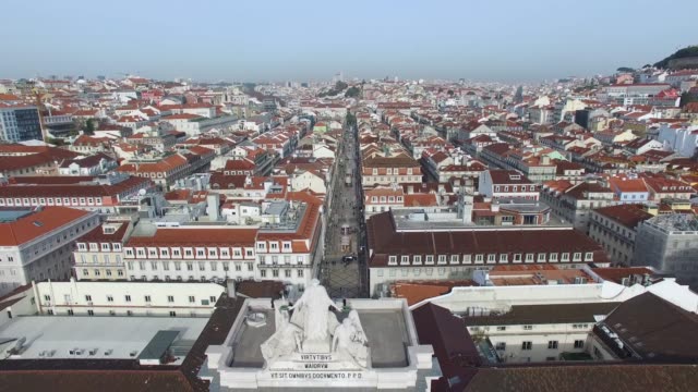 Flying-in-Praca-do-Comercio,-Lisbon,-Portugal