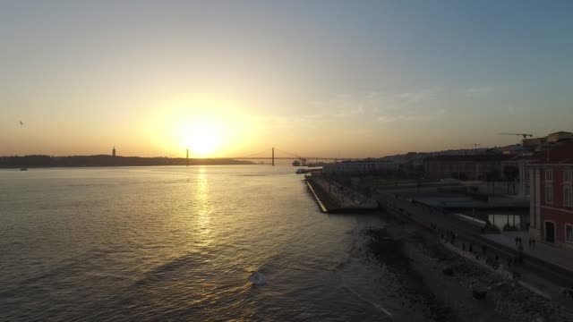 Vista-aérea-de-Lisboa-en-puesta-de-sol,-Portugal