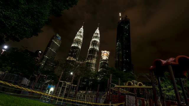 Dramatic-sky-above-the-Petronas-Towers-in-Kuala-Lumpur-city-center,-night-shoot