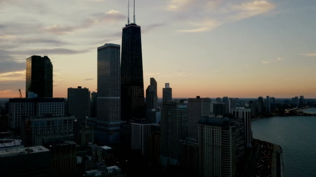 Chicago-Skyline---Sonnenuntergang---Antenne