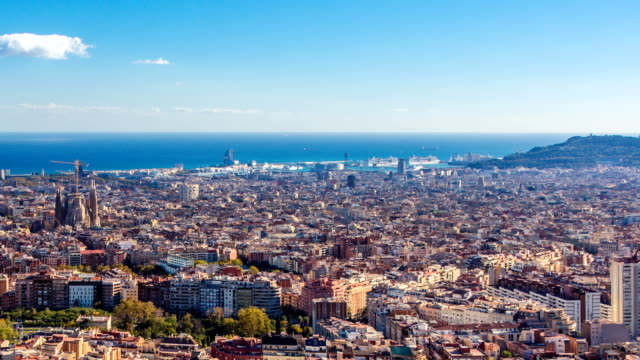 Panoramic-view-of-Barcelona-and-the-mediteranean-sea-on-the-background