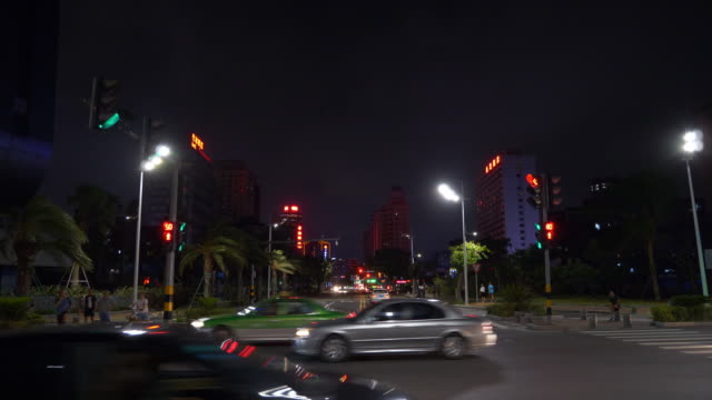 Nacht-erleuchtet-Zhuhai-Stadt-Verkehr-Straße-Panorama-4k-china