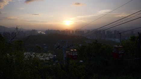 Sonnenuntergang-Himmel-Zhuhai-Stadtbild-Park-View-Standseilbahn-Linie-Panorama-4k-china