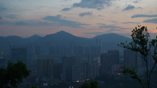 Sonnenuntergang-beleuchtet-Zhuhai-Stadtbild-Park-Top-Panorama-4k-china