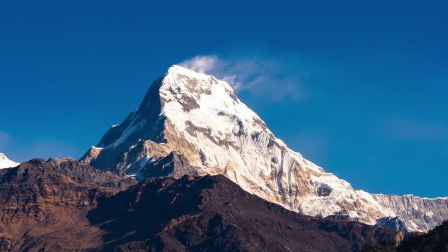 Time-lapse-with-zoom-motion-of-south-face-of-mount-Annapurna-South-in-Nepal