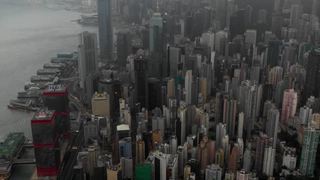 4-k-video-im-Zentrum-von-Hong-Kong-Szene-mit-Nebel,-Nebel-Tageszeit