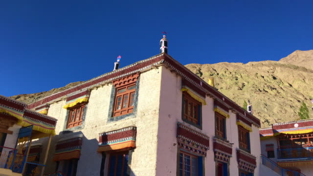 Monasterio-tibetano-en-aldea-de-Nubra,-Ladakh,-la-India-de-Leh
