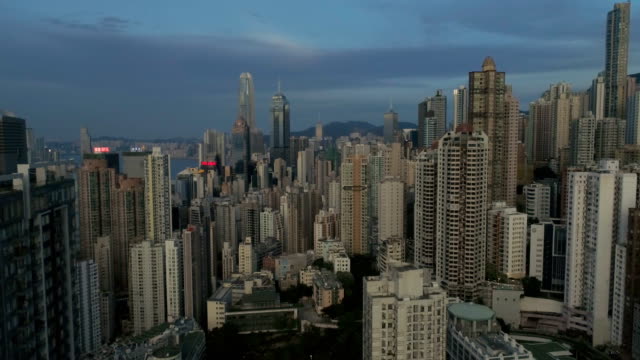Ansicht-der-modernen-Wolkenkratzers-Gebäude-In-Hong-Kong.-Urbane-Stadtbild