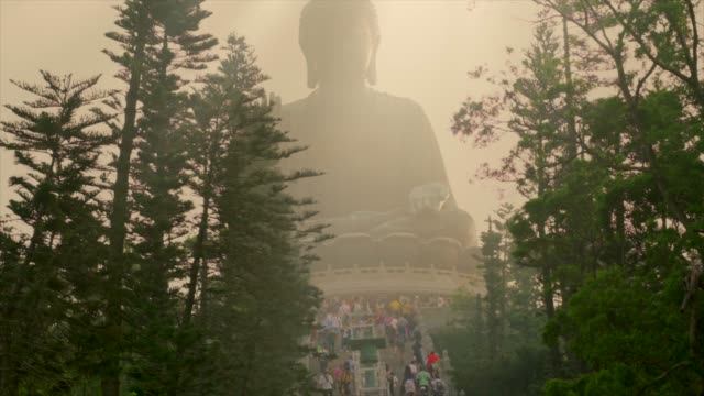 time-lapse-of-tourists-climbing-to-visit-Tian-Tan-giant-buddha
