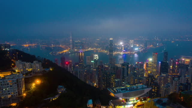 Dämmerung-Beleuchtung-Victoria-Peak-Stadt-Antenne-Timelapse-Panorama-4k-Hongkong