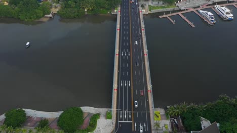 Hainan-isla-sanya-tráfico-fluvial-calle-arriba-abajo-aérea-vista-4k-china