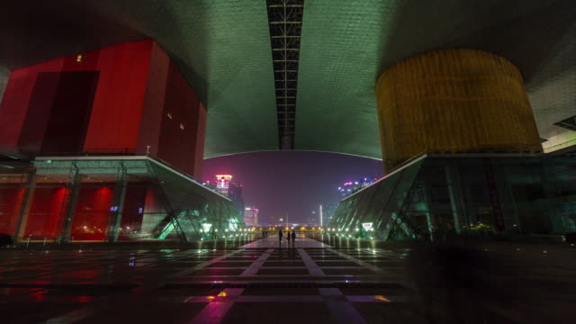 China-noche-luz-shenzhen-ciudad-centro-cívico-caminando-camino-4k-lapso-de-tiempo