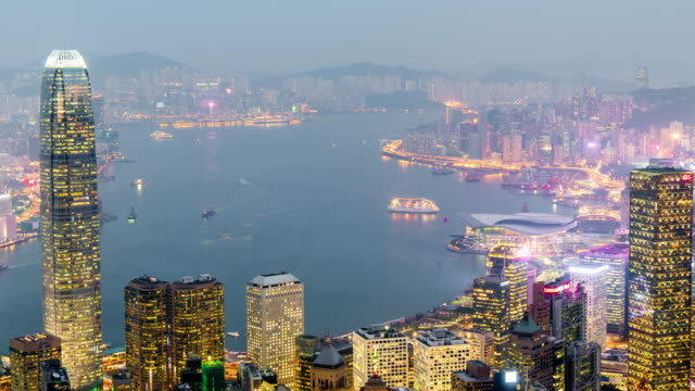 China-Dämmerung-Sonnenuntergang-Hong-Kong-Stadtbild-Bucht-Gipfel-Panorama-4k-Zeitraffer