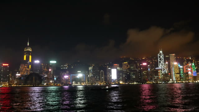 Nautische-Schiffe-im-Hafen-von-Victoria,-Hong-Kong