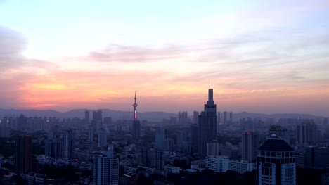 Skyline-de-la-ciudad-de-Nanjing,-atardecer