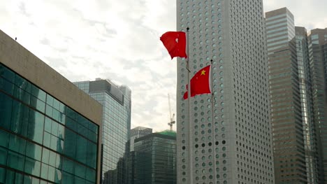 Tag-Zeit-Hongkong-downtown-Gebäude-vorderen-Flagge-Panorama-4k
