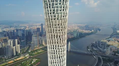 sonnigen-Tag-Guangzhou-Liede-überbrücken-Perlfluss-Kanton-Turm-oben-aerial-Panorama-4k-china