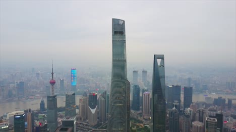 China-Twilight-shanghai-Stadtbild-Pudong-downtown-berühmten-Türmen-aerial-Panorama-4k