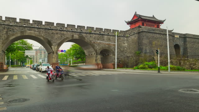 wuhan-city-day-time-fort-temple-qiyimen-gate-traffic-crossroad-panorama-4k-time-lapse-china