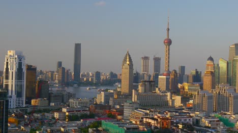 día-soleado-de-Shangai-china-de-paisaje-urbano-en-la-azotea-Bahía-centro-panorama-4k
