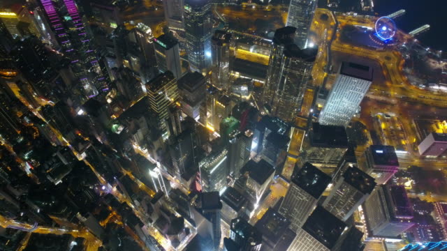Nacht-erleuchtet-Hong-Kong-Stadt-Innenstadt-Bucht-Luftbild-Panorama-4k-China