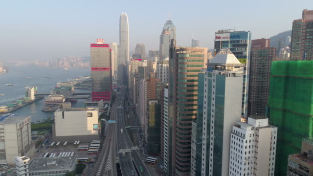 puesta-de-sol-luz-hong-kong-ciudad-centro-tráfico-carretera-panorama-aéreo-4k-china