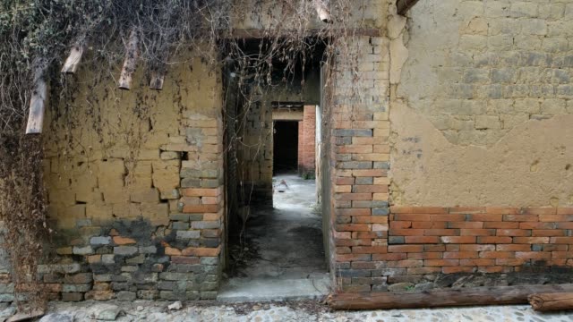 Pueblo-antiguo-de-paredes-puertas-de-interior-en-china