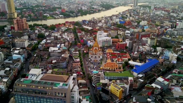 Volar-al-templo,-la-escena-de-la-ciudad,-Bangkok,-Tailandia