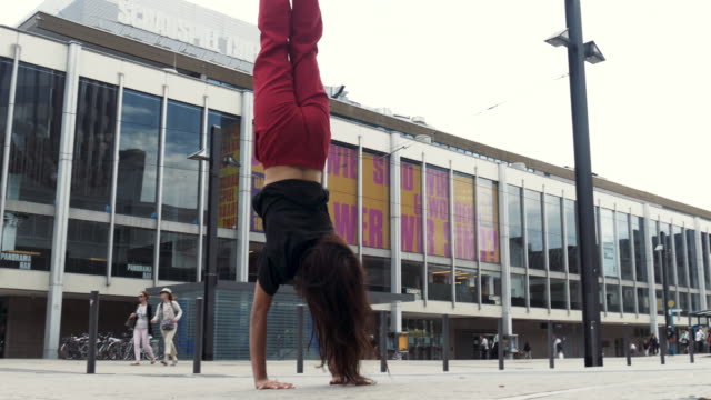 Handstand-in-Commercial-District