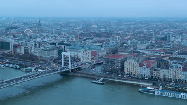 Donau-während-der-Wintersaison-in-Budapest-Stadtlandschaft-Ansicht