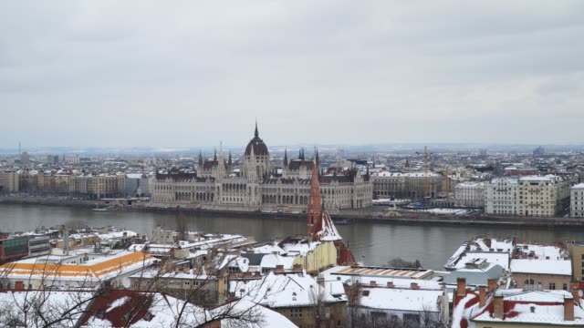 Das-Gebäude-des-ungarischen-Parlaments-in-Budapest